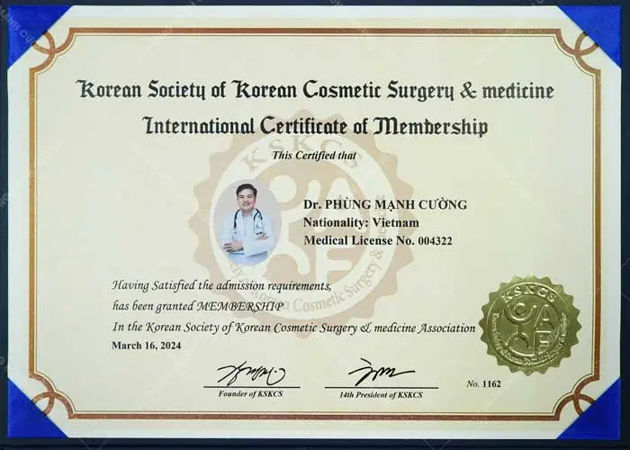 bằng cấp bác sĩ Phùng Mạnh Cường